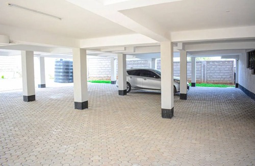 Hospital Apartment | 2 Bedroom in Nakuru Amazing Views 10 minutes to Lake Nakuru National Park