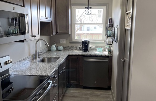 Monroe Apartment | 2 Bedroom, King Bed, Pets welcome, washer and dryer