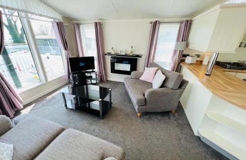 Ryde House | 2 Bedroom Lodge TH35, Nodes Point, St Helens, Isle of Wight