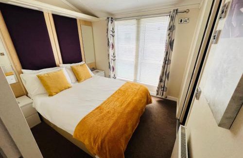 Ryde House | 2 Bedroom Lodge TH35, Nodes Point, St Helens, Isle of Wight