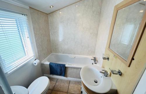 Ryde House | 2 Bedroom Lodge TH35, Nodes Point, St Helens, Isle of Wight