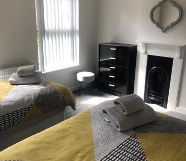 Luton House | 2 Bedroom Luton Townhouse