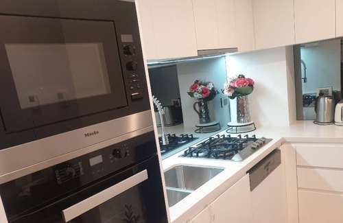 Epping Villa | 2 bedroom luxurious apartment in heart of Epping