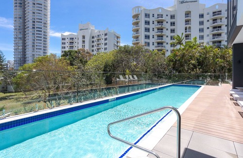 Burleigh Heads Apartment | 2 Bedroom Luxury in Burleigh Heads!