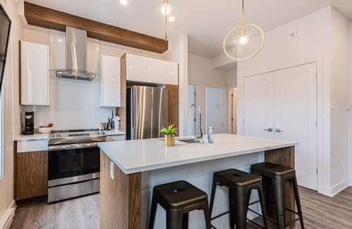 Mile End Apartment | 2 Bedroom Luxury in the Mile End by Denstays