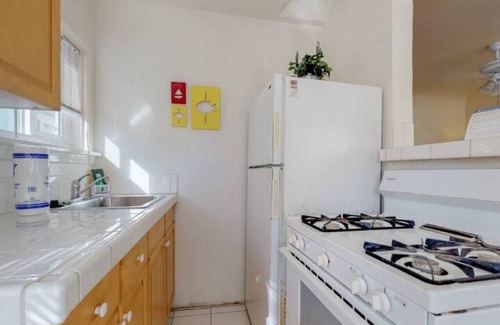 South Mission Beach Condo | 2 bedroom Mission Beach hideaway step to the beach