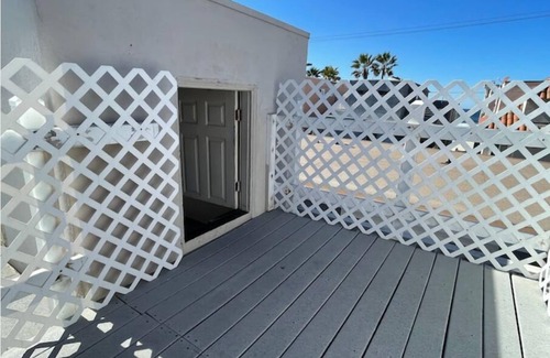 South Mission Beach Condo | 2 bedroom Mission Beach hideaway step to the beach