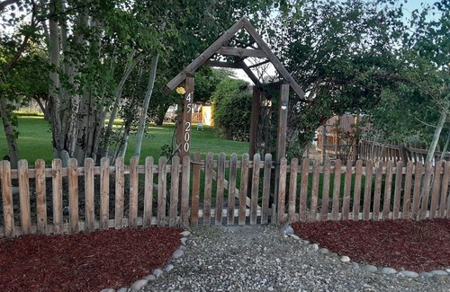 Henrieville House | 2-bedroom mobile home just 15 minutes to Bryce Canyon National Park