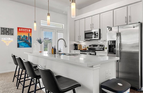 Pleasant Valley Apartment | 2-bedroom Modern apartment Near Downtown & Airport. Access to Pool + Gym
