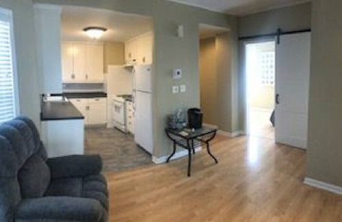 Steger Apartment | 2 Bedroom Modern Apartment 35 miles to Chicago