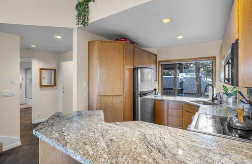Southwest Bend Condo | 2 Bedroom Mt Bachelor Condo-Resort Amenities