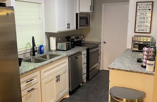 Pine Bluff House | 2-Bedroom Near Hospital and Casino