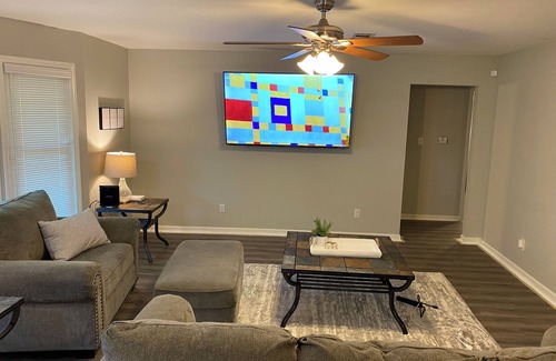 Pine Bluff House | 2-Bedroom Near Hospital and Casino