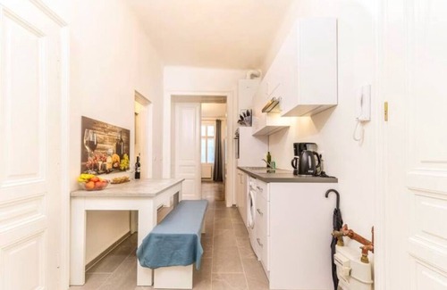Favoriten Condo | 2 Bedroom near metro+Perfect for long term stay