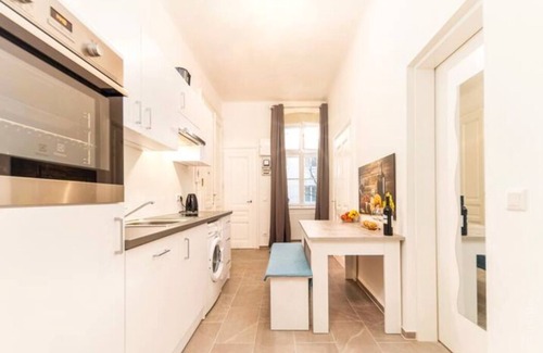 Favoriten Condo | 2 Bedroom near metro+Perfect for long term stay