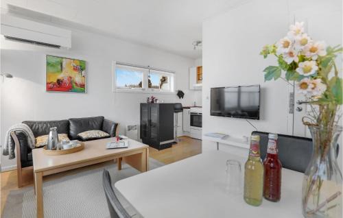 Sandkaas Apartment | 2 Bedroom Nice Apartment In Allinge