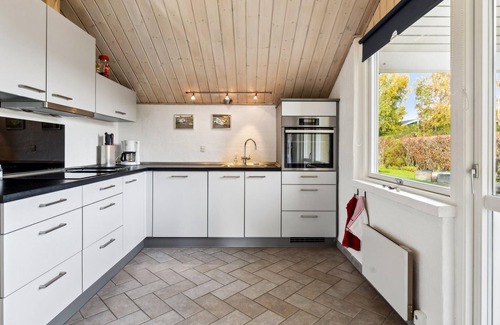Pøt Strandby House | 2 bedroom nice home in Juelsminde
