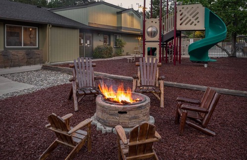 Bass Lake Apartment | 2 bedroom - NS - Mobility w/Roll-in Showerin charming Bass Lake