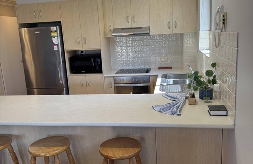 Miami Apartment | 2 Bedroom Ocean Glimpses Renovated Apartment - Right on Miami Beach!
