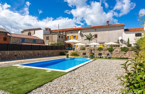 Brzac House | 2 bedroom pet friendly home in Brzac