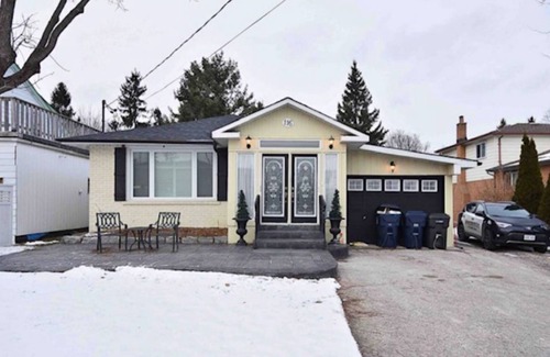 Scarborough House | 2 Bedroom plus Office Executive Bungalow in West Rouge