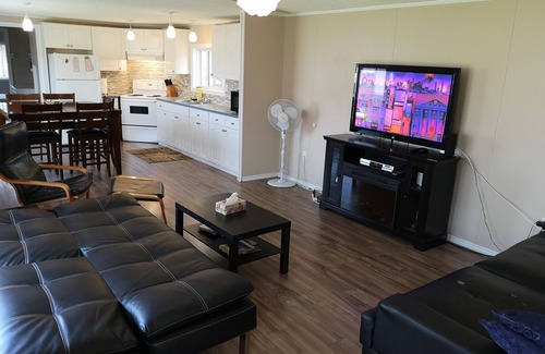 East Kootenay House | 2 BEDROOM PRIVATE HOME, NEAR FAIRMONT & LUSSIER HOTSPRINGS, COLUMBIA LAKE, WHITESWAN PARK