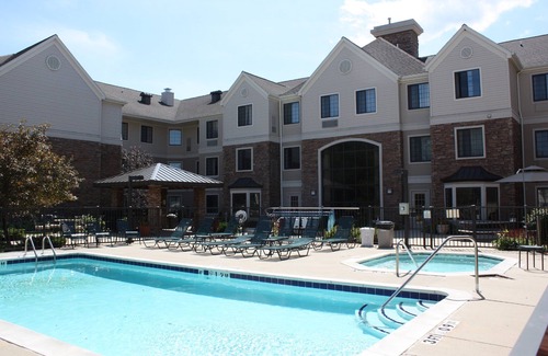 East Paris Condo | 2 Bedroom | Seasonal Outdoor Pool + Hot Tub