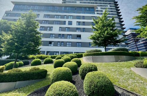 Basingstoke Apartment | 2 Bedroom Serviced Apartment with Free Parking, Wifi & Netflix, Basingstoke