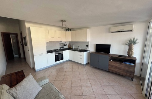 Amantea Apartment | 2 Bedroom spacious apartment, minutes to the beach, train station and shoppingn