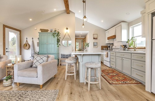 Stanhope Cottage | 2 Bedroom Stanhope Cottage - Bay Views, Golf, Beaches & Trails Nearby