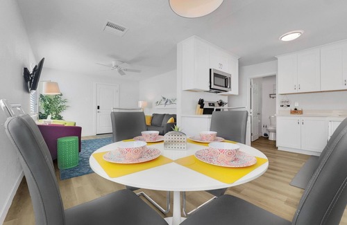 West Second Street Historic District House | 2 bedroom Stunna Downtown Mesa! Hot Tub! Come Chill
