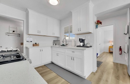 West Second Street Historic District House | 2 bedroom Stunna Downtown Mesa! Hot Tub! Come Chill