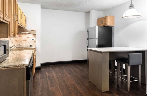 Gateway Apartment | 2 Bedroom Suite - Domain area with a pool