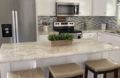 Lexington House | 2-Bedroom Sweet Retreat in Lexington