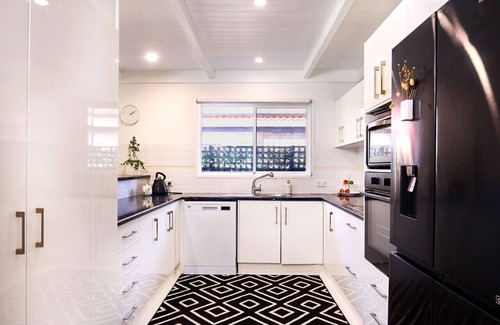 Paradise Point House | 2 bedroom villa close to Broadwater