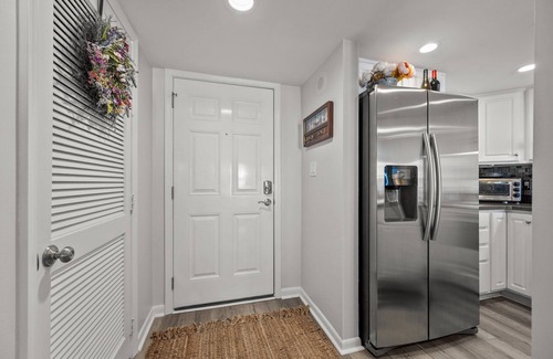 McCutcheon Field Condo | 2 Bedroom w/King Bed. Onsite Pools, Restaurant, Arcade & More!
