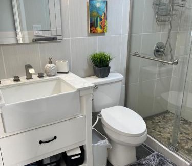 McCully - Moiliili Apartment | 2 bedroom Waikiki Condo Sleeps 6 Free Parking