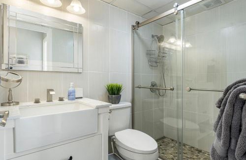McCully - Moiliili Apartment | 2 bedroom Waikiki Condo Sleeps 6 Free Parking