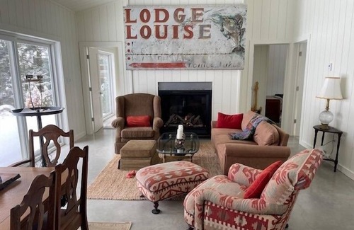 Dunchurch Cabin | 2 Bedroom Waterfront Cottage