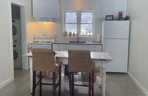 Dunchurch Cabin | 2 Bedroom Waterfront Cottage