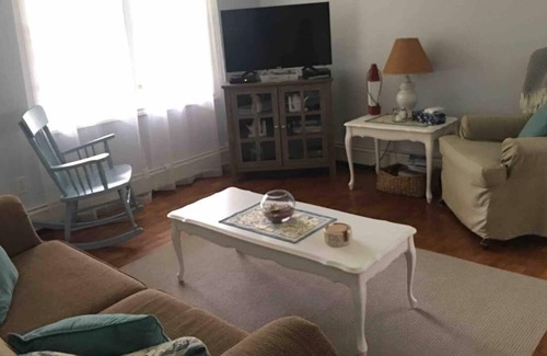 Gaspereaux Cottage | 2 Bedroom Waterfront Cottage