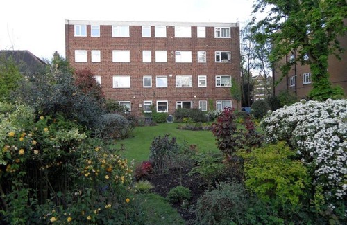Thornton Apartment | 2 bedroom Whole Flat in Clapham London
