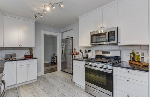 Hickory House | 2 Bedrooms 1 Bath home located in a very nice and quiet neighborhood