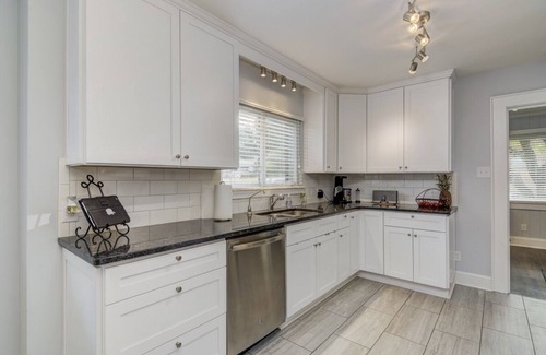Hickory House | 2 Bedrooms 1 Bath home located in a very nice and quiet neighborhood