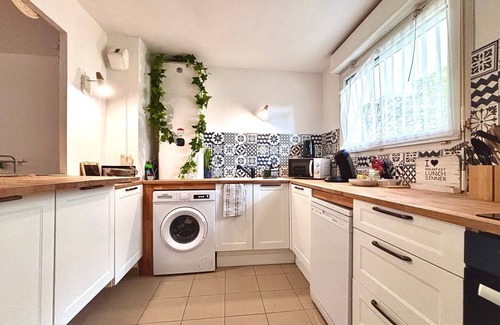 Costieres Apartment | 2 bedrooms, A/C, comfort, near highways