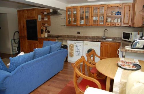 Hoddesdon House | 2 bedrooms Bell Cottage