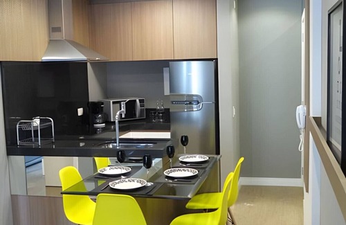 Bigorrilho Apartment | 2 Bedrooms in Batel Soho, condo Clube Sky w/parking space