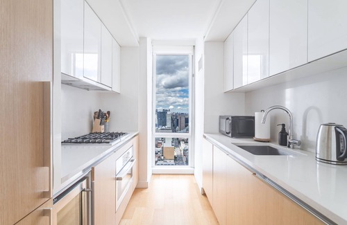 Hell's Kitchen Apartment | 2 beds1.5 bath breathtaking views
