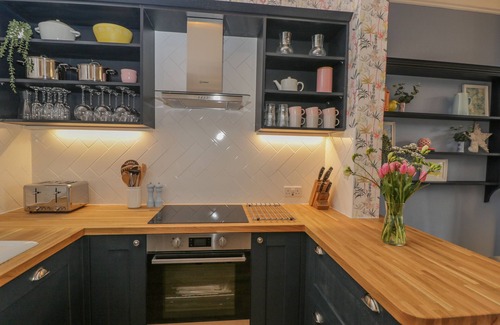 Weston-super-Mare Cottage | 2 BELGRAVIA MANSIONS, family friendly in Weston-Super-Mare