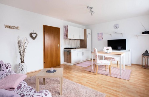 Westerburg Apartment | 2 Bettwohnung "kirschblüte" - Ferienwohnungen Wengenroth